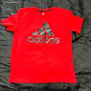 Kids Adidas Red T-Shirt with Logo NWOT size medium 10-12